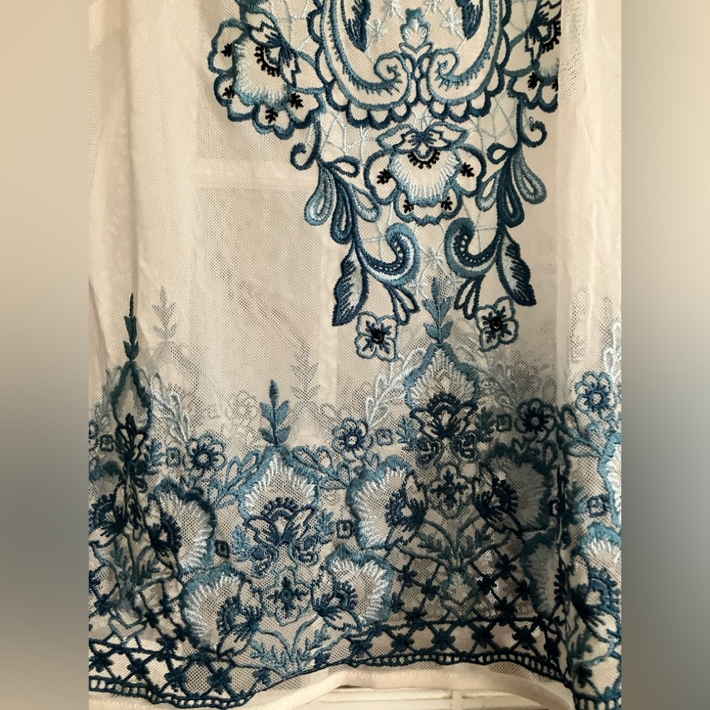 WHBM embroidered sheer shell - Picture 6 of 6